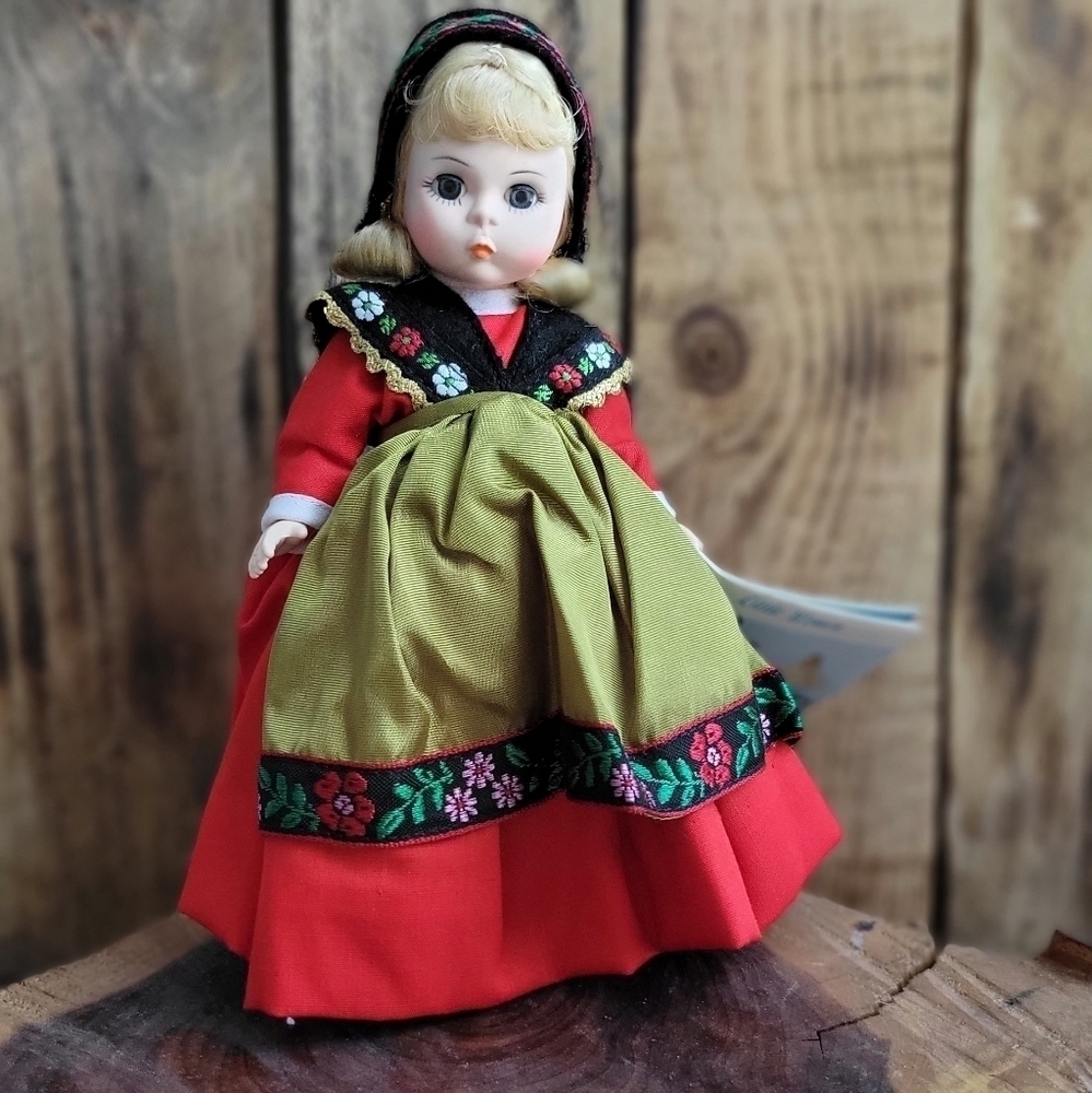 Sweden little women‎ collectible doll